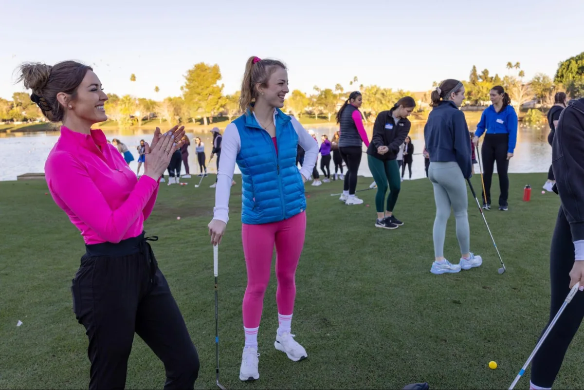 Mariah Swigart coaching golf in Phoenix, Arizona